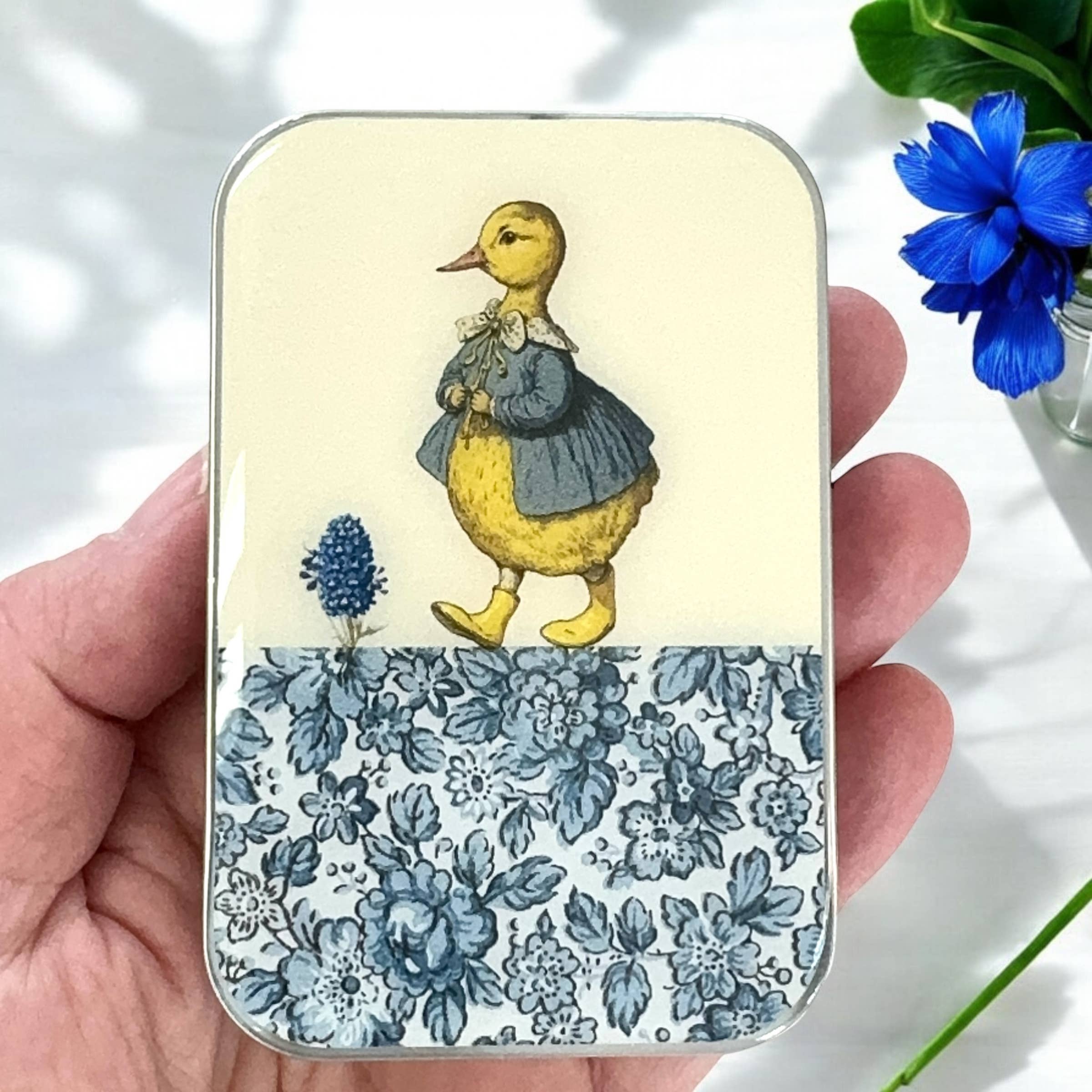 Duck and flower notions tin: Small